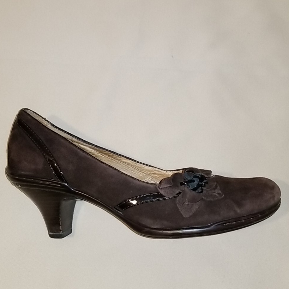 Söfft brown suede pumps, leather accents, 7.5